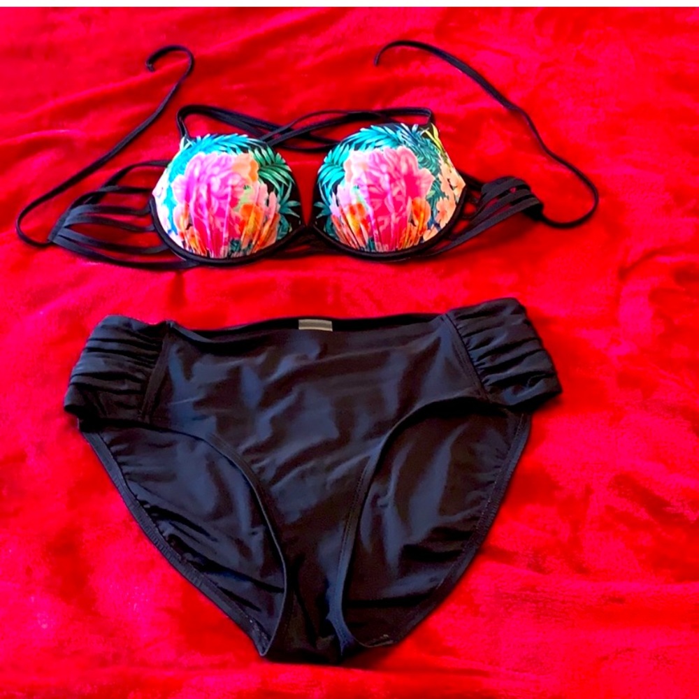 🌸 5 for $25! 🌸High waisted bikini Bottoms only!